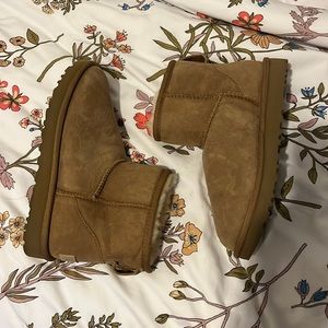 UGG Classic Mini II